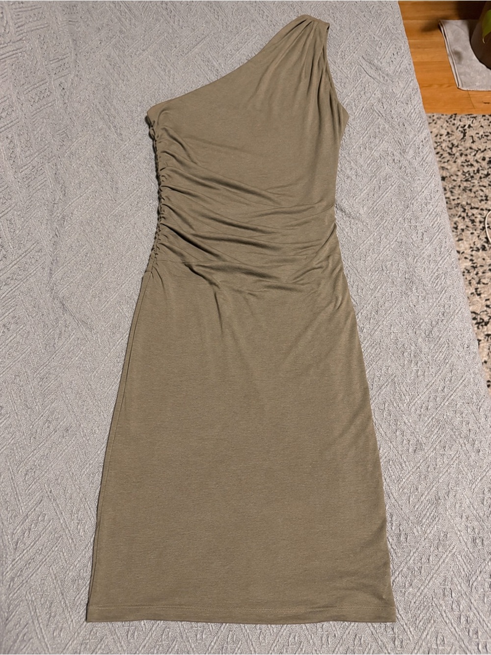 🆕 ONE SHOULDER RUCHED DRESS - Picture 3 of 4